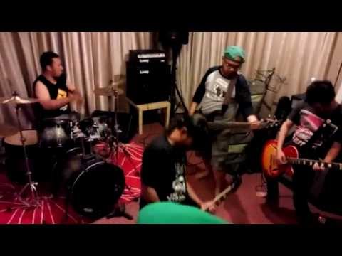 The Xtrotoyz - Beat The Bastards (The Exploited Cover)