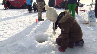 preview picture of video 'Kids can catch - the ice fishing - Season Three'