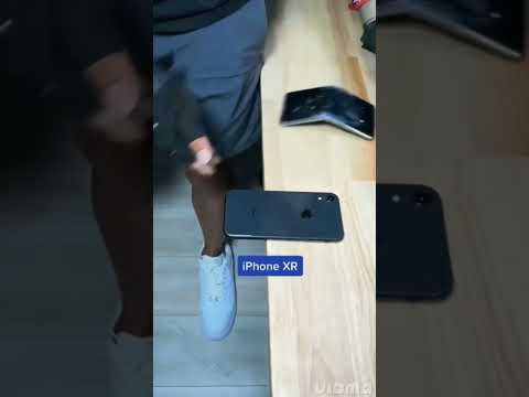 I PHONE XR VS GALAXY S10+ which one break first-"Bend test " #phones #samsung#apple #viralshorts