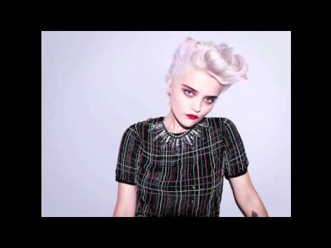 Sky Ferreira - Everything Is Embarrassing Slowed Down / Screwed