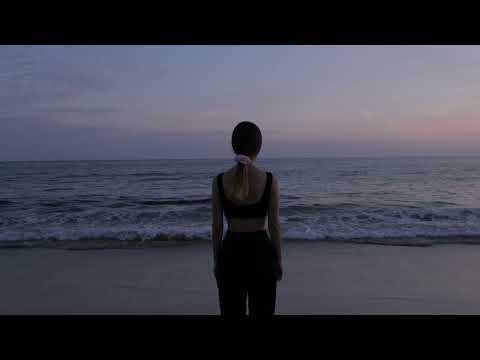 A veces soy como esa medusa varada en la orilla