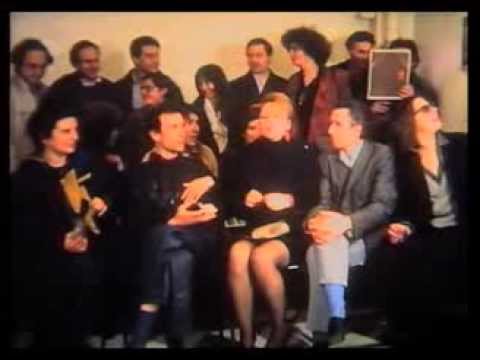 Le Décrochage de l'exposition de Mariola San Martin à la galerie Donguy à Paris (1987)