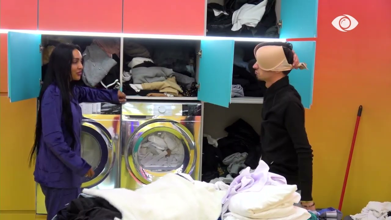 Modë e re këto.../ Armela dhe Juxhini hedhin batuta