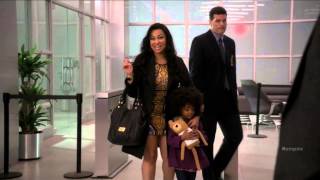 Raven Symon� dans Empire (VO)