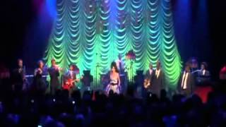 AMY WINEHOUSE   Intro  Addicted (Live in London)