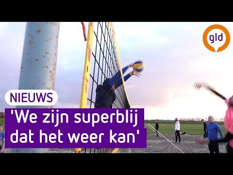 Voor één keer mag er zand op de ijsbaan van Elburg liggen