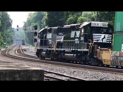 3 Trains At Mableton Georgia!  Trains Passing At Railfan Paradise!