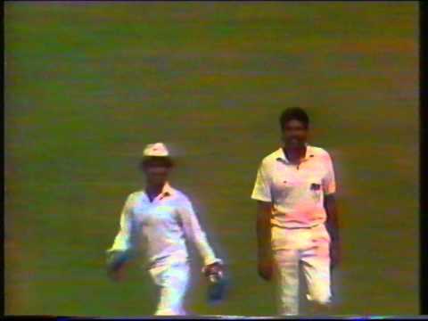 Cricket : India v England (Bombay) - World Cup Semi-final 1987
