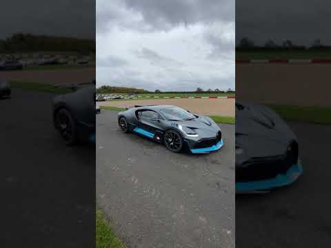 BUGATTI DIVO vs Ferrari