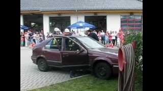 preview picture of video '25.08.2012 - 140 Jahre Freiwillige Feuerwehr Bad Liebenwerda - Vorführung - Rettung nach VKU (1/3)'