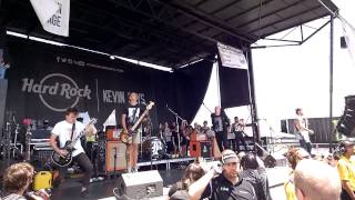 &quot;Set Me On Fire&quot; - Beartooth - Vans Warped Tour &#39;14 - Burgettstown, PA HD