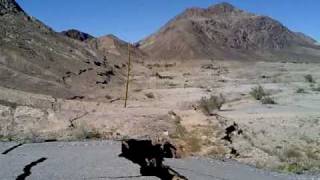 preview picture of video 'Terremoto Mexicali 7.2 grados Carretera vieja a Rumorosa Km 21.mp4'