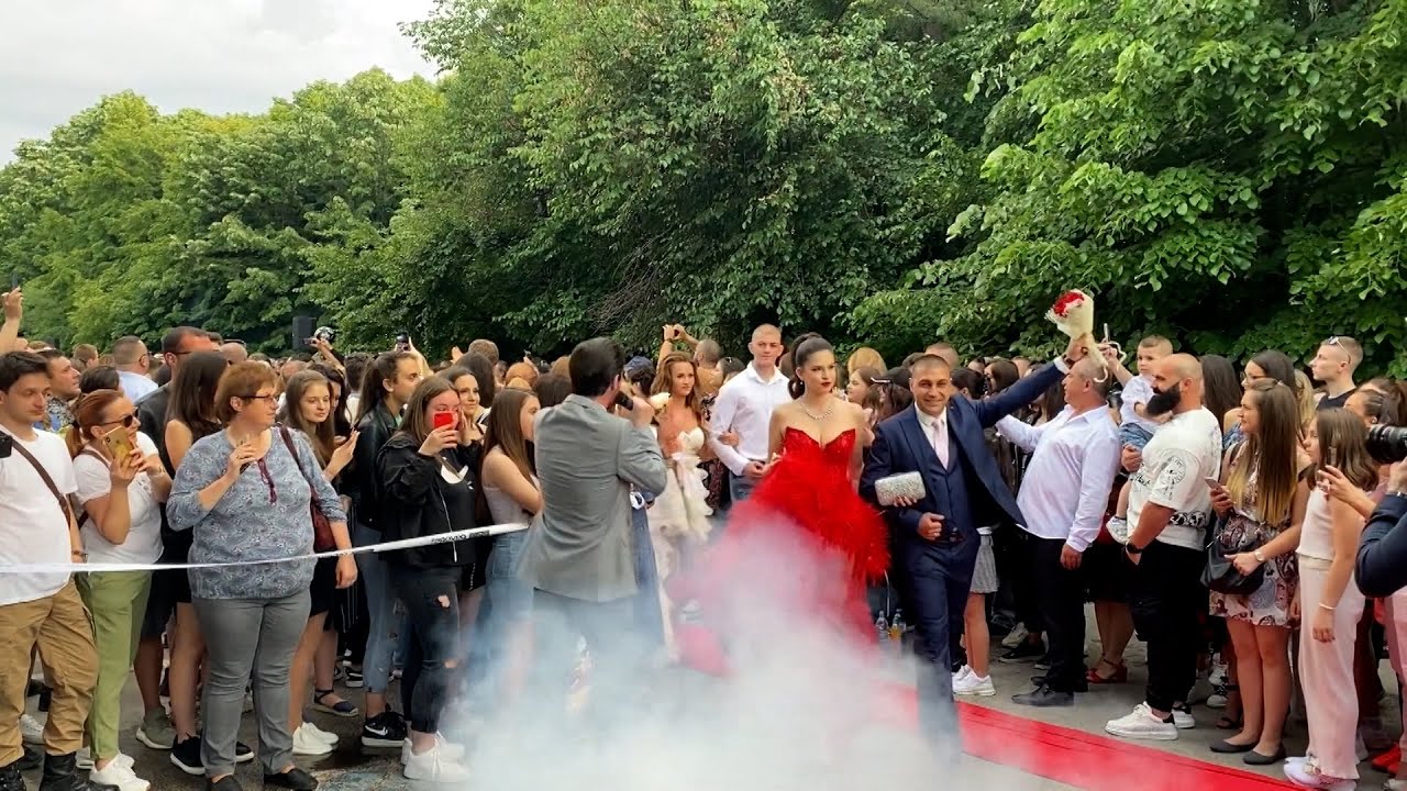 Стил и красота на баловете в Хасково