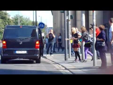 Frau wird entführt auf der Prager Straße