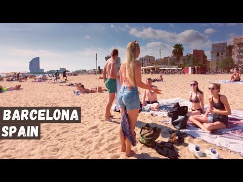 🇪🇸 Hot Day in Barcelona Beach - Spain ☀️🏖️ Amazing Barceloneta Beach Walk - 4K