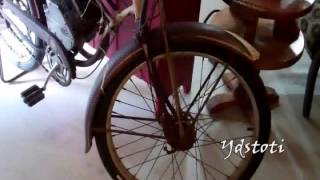 preview picture of video 'Clarks Run Antiques Utica Illinois Whizzer Motorized Bicycle'