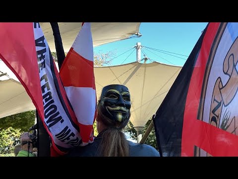 QAnon: Wie eine Verschwörungstheorie zum Pandemie-Gewinner wurde