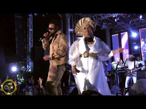 Shaggy singing praises to Marcia Griffiths at Marcia Griffiths & Friends 2024 Concert