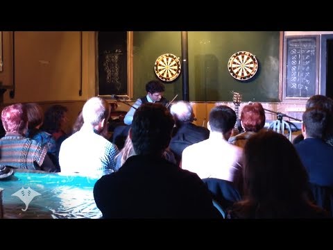 Shane Cook plays a Gayford Carbon Strad at an Irish Pub in Toronto