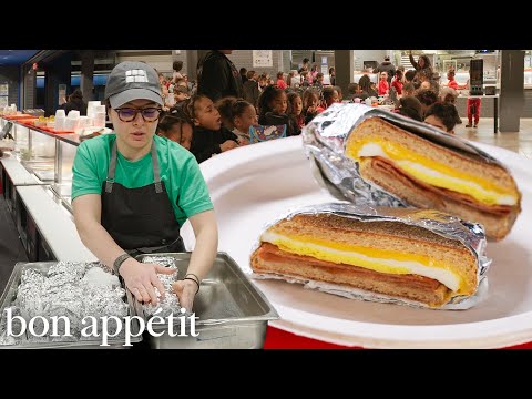 Ein Tag mit dem Chefkoch, der NYCs bestes Schulessen zubereitet | On The Line | Guten Appetit