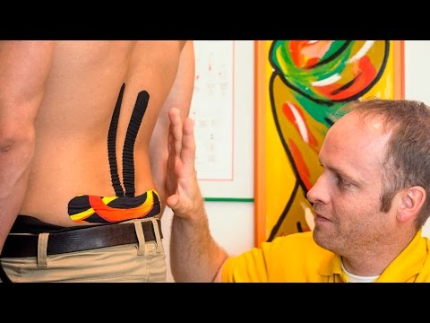 Gelenk des kleinen Fingers auf der Hand entzündet Rückenschmerzen über den Hüften