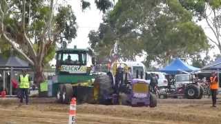 preview picture of video '3 x 454 Chev - Plum Crazy - Keith Tractor Pull - 2015'