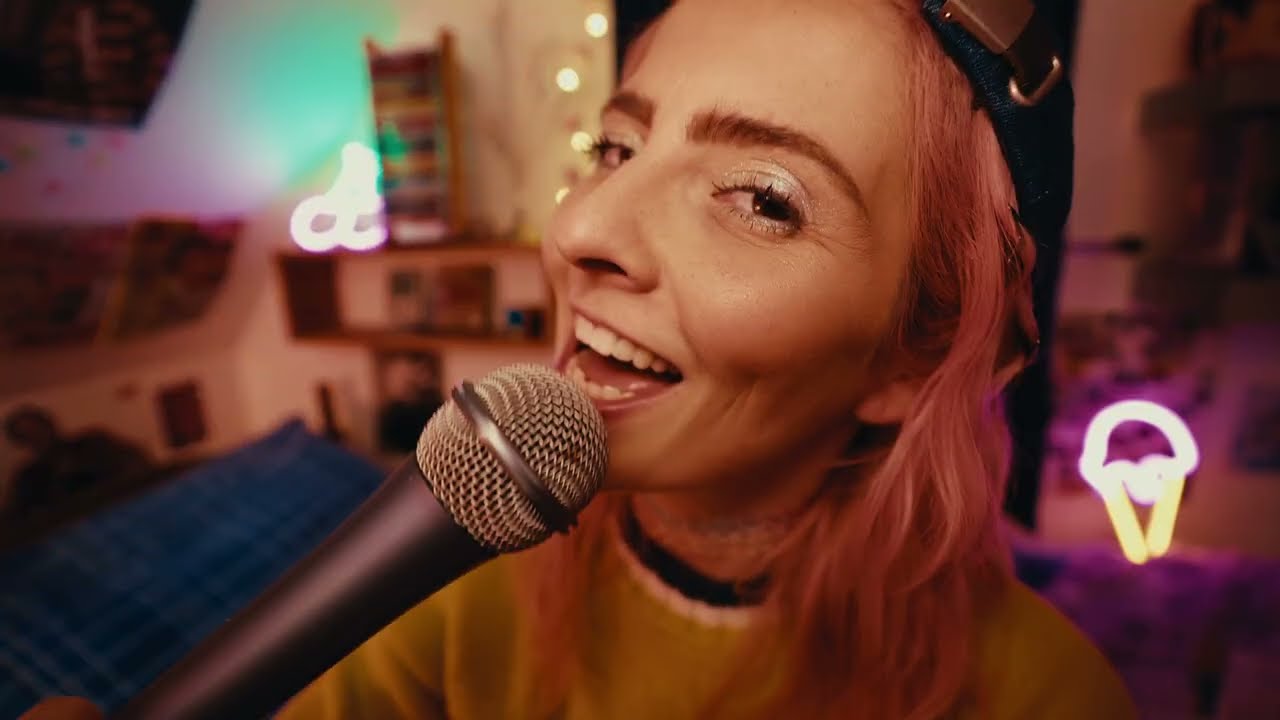 Emily Burns - 1999 (Official Video) - YouTube
