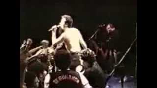 SEPULTURA &amp; JELLO BIAFRA(DEAD KENNEDYS) - Holiday In Cambodia Live
