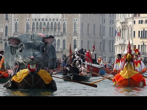 Carnevale: Rio de Janeiro da record, baci a Venezia