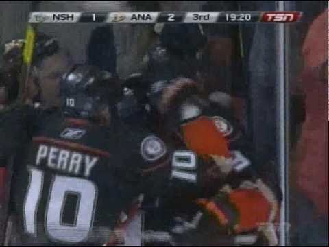NHL Playoffs - Bobby Ryan Amazing Goal (April 22 2011)