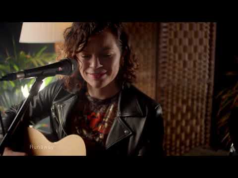Hugh turner guitar tuition video.
