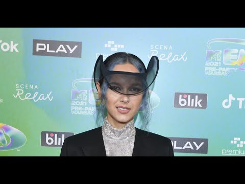 Pre-party MTV EMA 2021. Monika Brodka zaskoczyła oryginalnym kapeluszem
