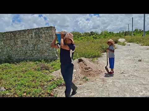 Preparando lugar para un árbol de Durazno de México, en el Santuario de Dios, Punta Cana. R. D.🇩🇴