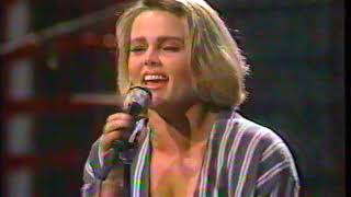 Belinda Carlisle &amp; Charlotte Caffey &quot;Mad About You&quot; Live on Rock N Roll Evening News