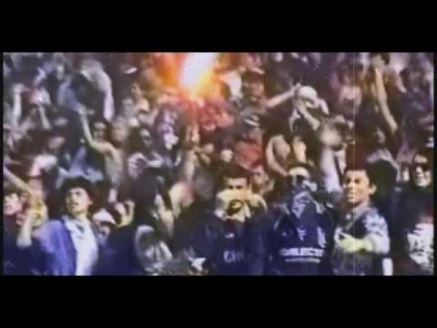 "Los de Abajo - Como hace 20 años, aqui esta tu hinchada alentandote otra vez" Barra: Los de Abajo • Club: Universidad de Chile - La U • País: Chile