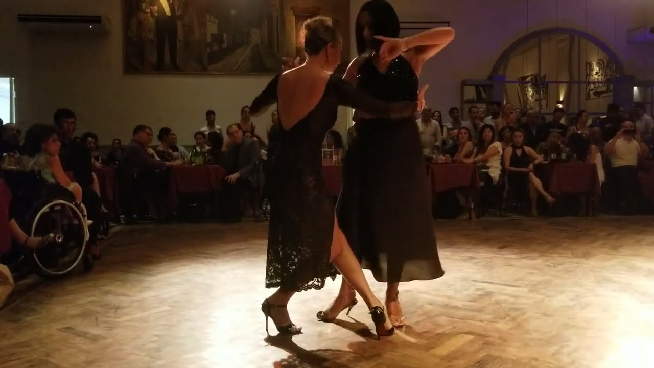 Confesión tango ellas en Milonga Parakultural, Roxane Camargo, Liliana Chenlo, Buenos Aires 2022