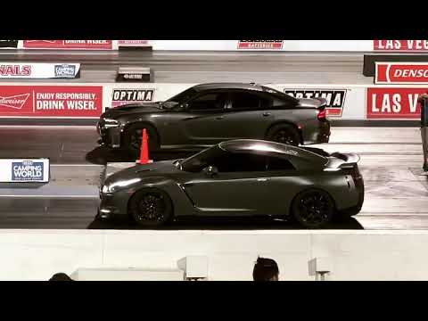 Nissan gtr vs dodge hellcat