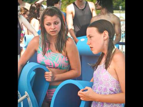 😱 Un toboggan aquatique devient un piège mortel… les secours doivent intervenir en urgence ! #edit