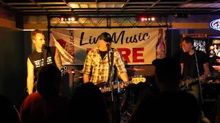 August Premier/Allister - Radio Player