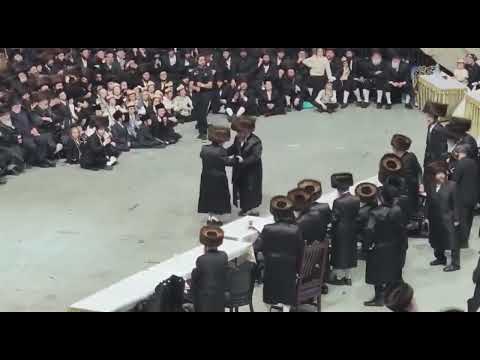 Viznitz Rebbe R' Mendel Dances Mitzvah tantz At His Great Nephew's  Wedding - Sivan 5783