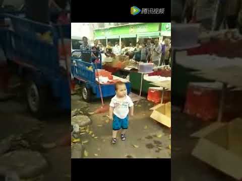 Angry little Chinese boy fighting with Police || VIRAL !!!