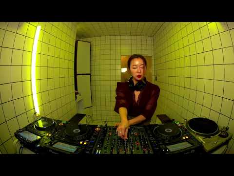 Red Pig Flower | HÖR - Jan 31 / 2023