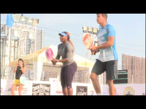 Serena Williams : beach tennis in Thailand
