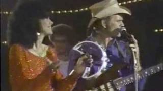 Jerry Reed & Marilyn McCoo sing A Thing Called Love, When You're Hot You're Hot, SOLID GOLD 1982