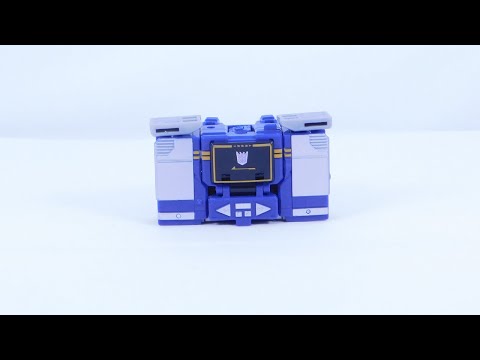 How To Transform: Transformers Kingdom Core Class Soundwave