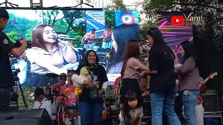 Download lagu Elsa Safitri ~ Transformed into Lightning || Familys Group Ragunan mp3 Download lagu Elsa Safitri ~ Transformed into Lightning || Familys Group Ragunan mp3
