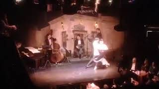 Jésica Gómez y Franco Andrada bailan Quejas de Bandoneón en el Viejo Almacén