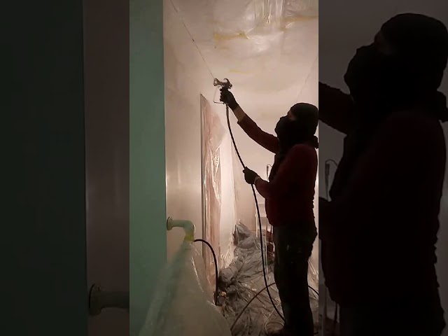 Фото Красим коредор в частном доме и лестничные пролеты 