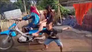 Download lagu Kowe Tak Sayang Sayang | Video lucu Viral Terbaru mp3 Download lagu Kowe Tak Sayang Sayang | Video lucu Viral Terbaru mp3