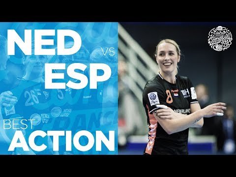 What a finish! Lois Abbingh scores on the buzzer against Spain | Women's EHF EURO 2018